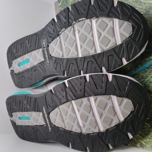 Woman New Balance 1540v2 Shoes - Picture 8 of 10